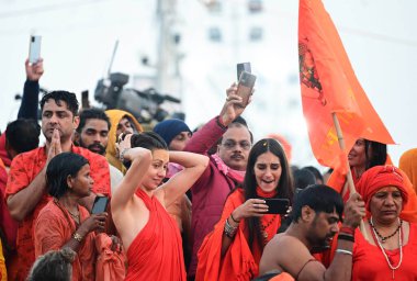 PRAYAGRAJ INDIA FEBRUARY 3 2025 Female Sanyasini after taking a holy dip during the third ' Amrit bath' on the occasion of Basant Panchami at Triveni Sangam on February 3 2025 in Prayagraj India Photo by Deepak Gupta Hindustan Times clipart