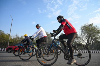 Ulusal Afet Müdahale Gücü (NDRF), 9 Şubat 2025 'te Hindistan' ın Noida kentinde Delhi 'den Noida Sektörü 108' e 50 kilometre uzunluğunda bisiklet gezisi düzenledi..