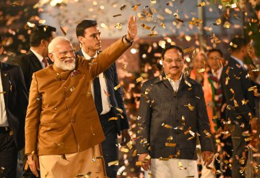 NEW DELHI, INDIA - 8 Şubat 2025: Başbakan Narendra Modi, BJP 'nin 8 Şubat 2025 tarihinde Yeni Delhi, Hindistan' daki Delhi Meclis Seçimlerini kazanmasından sonra BJP Genel Merkezi 'ne geldi. 