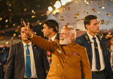 NEW DELHI, INDIA - 8 Şubat 2025: Başbakan Narendra Modi, BJP 'nin 8 Şubat 2025 tarihinde Yeni Delhi, Hindistan' daki Delhi Meclis Seçimlerini kazanmasından sonra BJP Genel Merkezi 'ne geldi. 