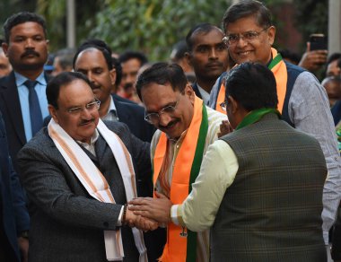 NEW DELHI, INDIA - 8 Şubat 2025: BJP Ulusal Başkanı JP Nadda, Yeni Delhi, Hindistan 'da 8 Şubat 2025 tarihinde BJP Genel Merkezi' nde 2025 Delhi Meclis Seçimleri 'ne karşı kazandığı zaferi kutluyor. 