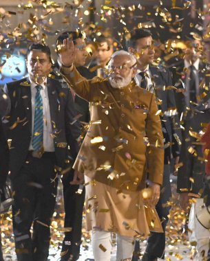 Başbakan Narendra Modi, BJP Ulusal Başkanı JP Nadda ve diğerleri, 8 Şubat 2025 tarihinde Yeni Delhi, Hindistan 'daki BJP Genel Merkezi' nde 2025 Delhi Meclis Seçimleri 'ne karşı kazanılan zaferi kutluyorlar.. 