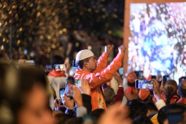 Parti 8 Şubat 2025 'te Hindistan' ın Yeni Delhi kentinde BJP genel merkezinde yapılan Delhi Meclis seçimlerinde BJP destekçileri. 