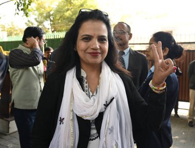 NEW DELHI, INDIA - FEBRUARY 7: AAP candidate Pooja Naresh arrives at Arvind Kejriwal residence before attending AAP party candidate meeting before Delhi Assembly election counting at Kejriwal Residence on February 7, 2025 in New Delhi, India clipart