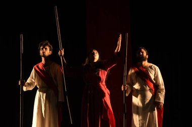 NEW DELHI INDIA FRUARY 10 2025 Samooh Tiyatrosu Jammu takımından sanatçılar 25. Bharat Rang Mahotsav 'da 10 Şubat 2025' te LTG Auditorium Mandi House 'da Sonu Mehta Hindustan saatine göre bir oyun sergilediler.