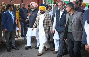 NEW DELHI INDIA FEBRUARY 11 Şubat 2025 Punjab 'ın Bhagwant Mann Başkanı ve Punjab' dan AAP MLA 'lar, 11 Şubat 2025 tarihinde Kapurthala House' da düzenlenen AAP Ulusal Konvansiyonu Arvind Kejriwal başkanlığındaki bir toplantıya katıldıktan sonra açıklandı.