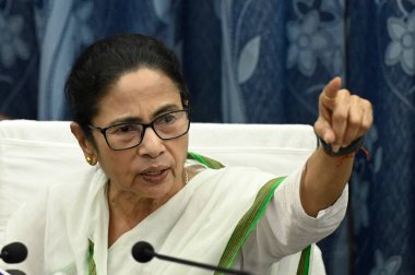 KOLKATA INDIA FEBRUARY 12. 2025 Devlet Bakanı Mamata Banerjee 12 Şubat 2025 tarihinde Batı Bengal Yasama Meclisi 'nde yapılan basın toplantısında Samir Jana Hindustan Times tarafından çekilmiştir.
