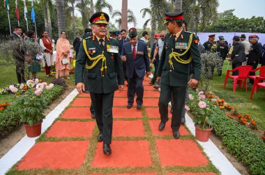 NOIDA, INDIA - 15 Şubat 2025: Ordu Genelkurmay Başkanı General Upendra Dwivedi, PVSM, AVSM, Shaheed Smarak, Sektör 29 'daki 42 şehide saygılarını sunmak amacıyla 15 Şubat 2025' te Hindistan 'ın Noida kentinde düzenlenen etkinlikte. (Fotoğraf: Sunil Ghosh / Hindustan Times) 