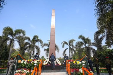 NOIDA, INDIA - 15 Şubat 2025: Ordu Genelkurmay Başkanı General Upendra Dwivedi, PVSM, AVSM, Shaheed Smarak, Sektör 29 'daki 42 şehide saygılarını sunmak amacıyla 15 Şubat 2025' te Hindistan 'ın Noida kentinde düzenlenen etkinlikte. (Fotoğraf: Sunil Ghosh / Hindustan Times) 