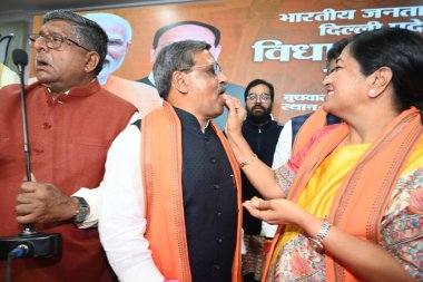 NEW DELHI, INDIA - FEBRUARY 19, 2025: Delhi Genel Bakanı, BJP lideri Ravi Shankar Prasad, OP Dhankar, Delhi BJP başkanı Baijayant Panda, Delhi BJP başkanı Virendra Sachdeva 