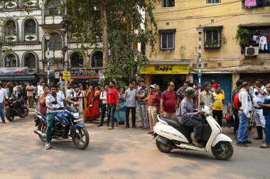 KOLKATA INDIA FEBRUARY 19. 2025 Aile üyelerinden 3 'ünün öldüğü, 3' ünün de yaralandığı evin dışında 19 Şubat 2025 'te Kolkata Hindistan' da Samir Jana Hindustan Times 'ın çektiği fotoğraf: