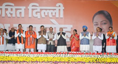NEW DELHI İNDİYA 20 Şubat 2025 tarihinde Yeni Delhi 'de düzenlenen yemin töreninde Başbakan Narendra Modi ve yeni yeminli diğer devlet adamları Rekha Gupta ve diğer bakanlar Yeni Delhi Hindistan' da 20 Şubat 2025 tarihinde yemin ettiler. 
