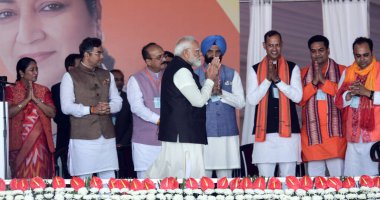 NEW DELHI İNDİYA 20 Şubat 2025 tarihinde Yeni Delhi 'de düzenlenen yemin töreninde Başbakan Narendra Modi ve yeni yeminli diğer devlet adamları Rekha Gupta ve diğer bakanlar Yeni Delhi Hindistan' da 20 Şubat 2025 tarihinde yemin ettiler. 
