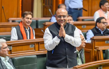 NEW DELHI INDIA FEBRUARY 24 BJP MLA Vijender Gupta Delhi Meclis Başkanı seçildi 8. Yasama Meclisi açılış oturumunda Meclis Salonu Delhi Vidhan Sabha 24 Şubat 2025 tarihinde Yeni Delhi Hindistan Fotoğrafı Raj K Raj K 
