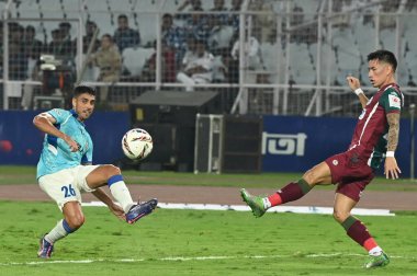 Mohun Bagan SG 'den GK Dheeraj (12), 8 Mart 2025 tarihinde Hindistan' ın Kolkata kentinde oynanan Hindistan Süper Ligi (ISL) maçında FC Goa 'ya karşı bir topu engelledi.. 