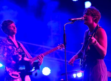 MUMBAI, INDIA - İngiliz indie rock grubu Glass Animals, Lollapalooza India 2025 'in üçüncü sayısında 8 Mart 2025 tarihinde Mahalaxmi Race parkurunda BookMyShow Live tarafından sahnelendi ve tanıtıldı.. 
