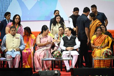 NEW DELHI, INDIA - 8 Mart 2025: BJP Ulusal Başkanı, JP Nadda 8 Mart 2025 tarihinde JLN Stadyumu 'nda BJP Mahila Morcha tarafından düzenlenen Uluslararası Kadınlar Günü kutlamaları sırasında Rekha Gupta, Delhi Baş Bakanı ve diğer üst düzey liderler tarafından görüldü. 