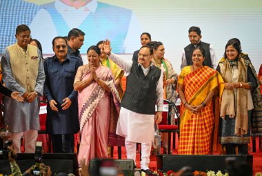 NEW DELHI, INDIA - 8 Mart 2025: BJP Ulusal Başkanı, JP Nadda 8 Mart 2025 tarihinde JLN Stadyumu 'nda BJP Mahila Morcha tarafından düzenlenen Uluslararası Kadınlar Günü kutlamaları sırasında Rekha Gupta, Delhi Baş Bakanı ve diğer üst düzey liderler tarafından görüldü. 