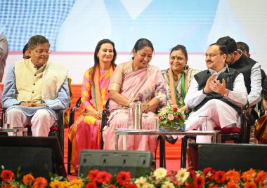 NEW DELHI, INDIA - 8 Mart 2025: Rekha Gupta, 8 Mart 2025 tarihinde Hindistan 'ın Yeni Delhi şehrinde BJP Mahila Morcha tarafından düzenlenen Uluslararası Kadınlar Günü' nü kutlamak amacıyla diğer üst düzey BJP liderleriyle birlikte Yeni Delhi 'de düzenlenen etkinlik sırasında. 