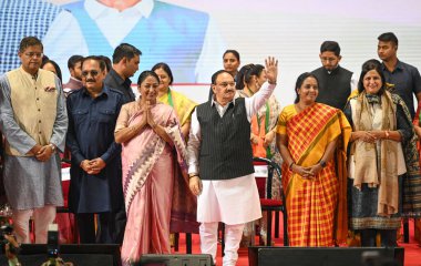 NEW DELHI, INDIA - 8 Mart 2025: BJP Ulusal Başkanı, JP Nadda 8 Mart 2025 tarihinde JLN Stadyumu 'nda BJP Mahila Morcha tarafından düzenlenen Uluslararası Kadınlar Günü kutlamaları sırasında Rekha Gupta, Delhi Baş Bakanı ve diğer üst düzey liderler tarafından görüldü. 
