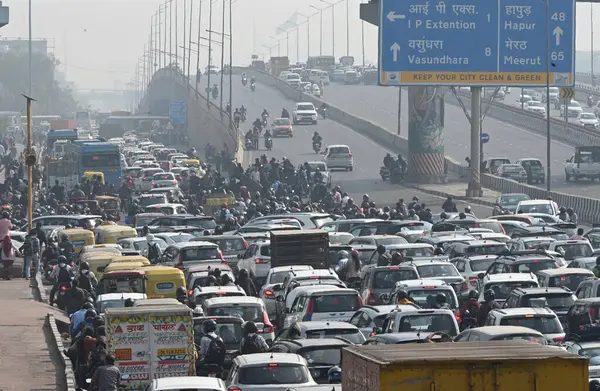 10 Mart 2025 'te Delhi Meerut otobanında düzenlenen yürüyüşe göre, protestocular 10 Mart 2025' te Yeni Delhi Hindistan 'da saldırganlar tarafından vurularak öldürülen Ghazipur karayolunu kapattılar.