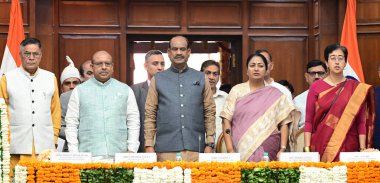 NEW DELHI INDIA Yürüyüş 18 2025 Lok Sabha Sözcüsü Om Birla Delhi Genel Başkanı Rekha Gupta Meclis Başkanı Vijender Gupta Muhalefet Delhi Yasama Meclisi Başkanı Atishi Başkan Yardımcısı Mohan Singh Bisht 