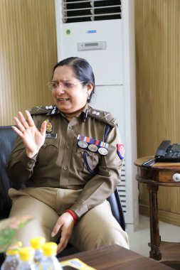 NEW DELHI, INDIA - 7 Mart 2025: (EDITOR 'un Notu: (Hindustan Times' ın özel görüntüsü) Laxmi Singh, Ek Genel Müdür (ADG), Gautam Buddha Nagar Polis Komiseri, Uluslararası Kadınlar Günü 