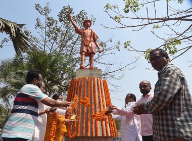 PATNA, INDIA - 23 Mart 2025 'te Hindistan' ın başkenti Patna 'da 23 Mart 2025' te Şahadet Bhagat Singh 'in Kargil Chowk yakınlarındaki heykeline saygı duruşu yapıldı.. 