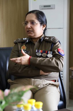NEW DELHI, INDIA - 7 Mart 2025: (EDITOR 'un Notu: (Hindustan Times' ın özel görüntüsü) Laxmi Singh, Ek Genel Müdür (ADG), Gautam Buddha Nagar Polis Komiseri, Uluslararası Kadınlar Günü 