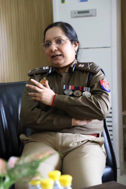 NEW DELHI, INDIA - 7 Mart 2025: (EDITOR 'un Notu: (Hindustan Times' ın özel görüntüsü) Laxmi Singh, Ek Genel Müdür (ADG), Gautam Buddha Nagar Polis Komiseri, Uluslararası Kadınlar Günü 