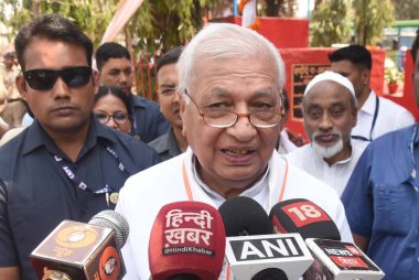 PATNA, INDIA - 23 Mart 2025 'te Hindistan' ın başkenti Patna 'da Shaheed Bhagat Singh' in Şehadet Diwas fonksiyonu sırasında medya mensuplarıyla konuşan Bihar Valisi Arif Mohammad Khan,. 