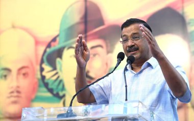 NEW DELHI, INDIA - 23 Mart 2025 tarihinde Yeni Delhi, Hindistan 'da parti genel merkezinde' Shaheedi Diwas '(Şehitler Günü) anısına düzenlenen bir etkinlikte AAP Ulusal Konvansiyonu Arvind Kejriwal. Shaheed Diwas ya da Şehitler Günü