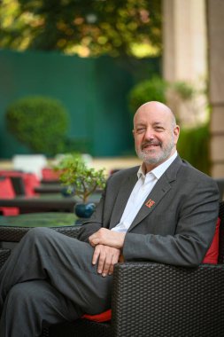 NEW DELHI, INDIA - 26 Mart 2025 'te Taj Mansingh Hotel' de Hindistan Times 'a verdiği özel röportajda Londra Ekonomi Fakültesi Başkan Yardımcısı Larry Kramer 