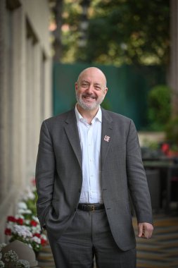 NEW DELHI, INDIA - 26 Mart 2025 'te Taj Mansingh Hotel' de Hindistan Times 'a verdiği özel röportajda Londra Ekonomi Fakültesi Başkan Yardımcısı Larry Kramer 