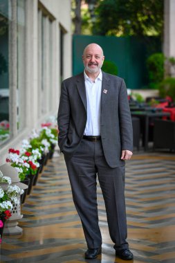 NEW DELHI, INDIA - 26 Mart 2025 'te Taj Mansingh Hotel' de Hindistan Times 'a verdiği özel röportajda Londra Ekonomi Fakültesi Başkan Yardımcısı Larry Kramer 