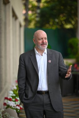 NEW DELHI, INDIA - 26 Mart 2025 'te Taj Mansingh Hotel' de Hindistan Times 'a verdiği özel röportajda Londra Ekonomi Fakültesi Başkan Yardımcısı Larry Kramer 