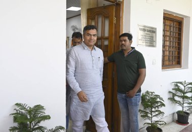 NEW DELHI, INDIA - 26 Mart 2025 'te Delhi, Hindistan' da Delhi Bütçe oturumu sırasında Delhi Kabine Bakanı Ashish Sood. BJP liderliğindeki Delhi hükümeti ilk Bütçesini Salı günü masaya koydu 