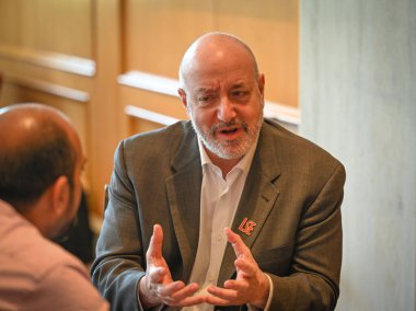 NEW DELHI, INDIA - 26 Mart 2025 'te Taj Mansingh Hotel' de Hindistan Times 'a verdiği özel röportajda Londra Ekonomi Fakültesi Başkan Yardımcısı Larry Kramer 