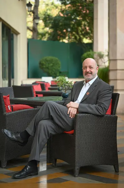 NEW DELHI, INDIA - 26 Mart 2025 'te Taj Mansingh Hotel' de Hindistan Times 'a verdiği özel röportajda Londra Ekonomi Fakültesi Başkan Yardımcısı Larry Kramer 