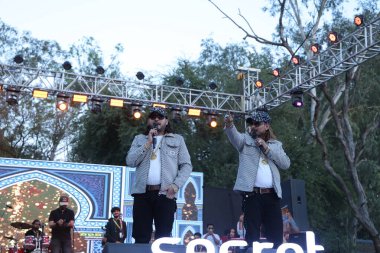 NEW DELHI, INDIA - 21 Mart: Nizami Kardeşler Akbar Nizami ve Gufran Nizami, Bayan Shri Ram Koleji 'nin yıllık kültür festivali Tarang' 25 'te 21 Mart 2025' te Yeni Delhi, Hindistan 'da bir konser verdiler..