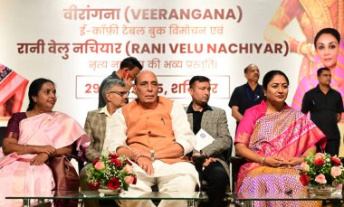 NEW DELHI, INDIA - 29 Mart 2025: Birlik Savunma Bakanı, Rajnath Singh, Cumhurbaşkanı, BJP Mahila Morcha, Vanathi Srinivasan ve Delhi Rekha Gupta başbakanı, Rajasthan Diya Kumari başkan yardımcısı, Ulusal Başkan Yardımcısı 