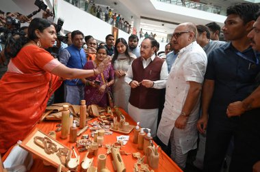 NEW DELHI, INDIA - 29 Mart 2025: BJP Ulusal Başkanı J.P. Nadda ile birlikte Delhi BJP Başkanı Virendra Sachdeva, Yol Bakanlığı, Ulaştırma ve Otoyollar ve Kurumsal İşler Bakanlığı Harsh Malhotra, Milletvekili Manoj Tiwari ve diğer BJP Liderleri 