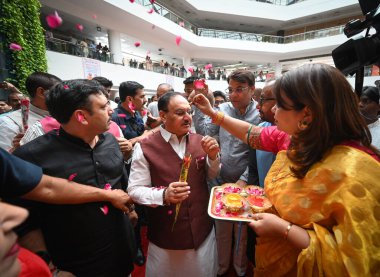 NEW DELHI, INDIA - 29 Mart 2025: BJP Ulusal Başkanı J.P. Nadda ile birlikte Delhi BJP Başkanı Virendra Sachdeva, Yol Bakanlığı, Ulaştırma ve Otoyollar ve Kurumsal İşler Bakanlığı Harsh Malhotra, Milletvekili Manoj Tiwari ve diğer BJP Liderleri 