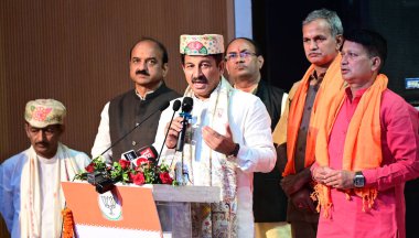 NEW DELHI, INDIA - 29 Mart 2025: BJP Ulusal Başkanı J.P. Nadda ile birlikte Delhi BJP Başkanı Virendra Sachdeva, Yol Bakanlığı, Ulaştırma ve Otoyollar ve Kurumsal İşler Bakanlığı Harsh Malhotra, Milletvekili Manoj Tiwari ve diğer BJP Liderleri 