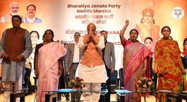 NEW DELHI, INDIA - 29 Mart 2025: Birlik Savunma Bakanı, Rajnath Singh, Cumhurbaşkanı, BJP Mahila Morcha, Vanathi Srinivasan ve Delhi Rekha Gupta başbakanı, Rajasthan Diya Kumari başkan yardımcısı, Ulusal Başkan Yardımcısı 