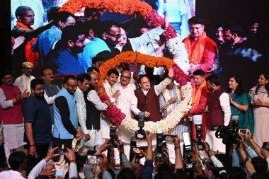 NEW DELHI, INDIA - 29 Mart 2025: BJP Ulusal Başkanı J.P. Nadda ile birlikte Delhi BJP Başkanı Virendra Sachdeva, Yol Bakanlığı, Ulaştırma ve Otoyollar ve Kurumsal İşler Bakanlığı Harsh Malhotra, Milletvekili Manoj Tiwari ve diğer BJP Liderleri 