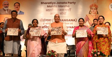 NEW DELHI, INDIA - 29 Mart 2025: Birlik Savunma Bakanı, Rajnath Singh, Cumhurbaşkanı, BJP Mahila Morcha, Vanathi Srinivasan ve Delhi Rekha Gupta başbakanı, Rajasthan Diya Kumari başkan yardımcısı, Ulusal Başkan Yardımcısı 