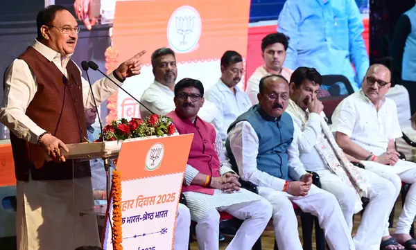 NEW DELHI, INDIA - 29 Mart 2025: BJP Ulusal Başkanı J.P. Nadda ile birlikte Delhi BJP Başkanı Virendra Sachdeva, Yol Bakanlığı, Ulaştırma ve Otoyollar ve Kurumsal İşler Bakanlığı Harsh Malhotra, Milletvekili Manoj Tiwari ve diğer BJP Liderleri 