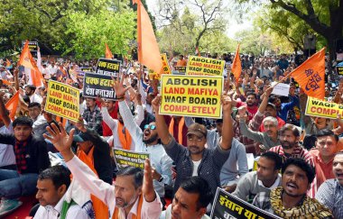 NEW DELHI, INDIA - 30 Mart 2025: Hindu Raksha Dal, Save India Foundation, Nüfus Çözümü Vakfı ve Sanatan Dharma 'nın Maha Panchayat' daki diğer örgütleri ve destekçileri Jantar Mantar 'daki Waqf Kurulu' nun lağvedilmesi için örgütlendiler. 