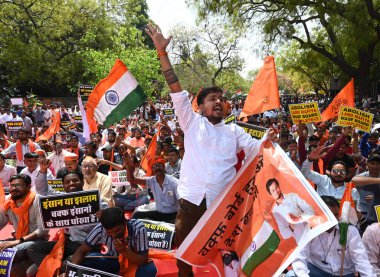 NEW DELHI, INDIA - 30 Mart 2025: Hindu Raksha Dal, Save India Foundation, Nüfus Çözümü Vakfı ve Sanatan Dharma 'nın Maha Panchayat' daki diğer örgütleri ve destekçileri Jantar Mantar 'daki Waqf Kurulu' nun lağvedilmesi için örgütlendiler. 